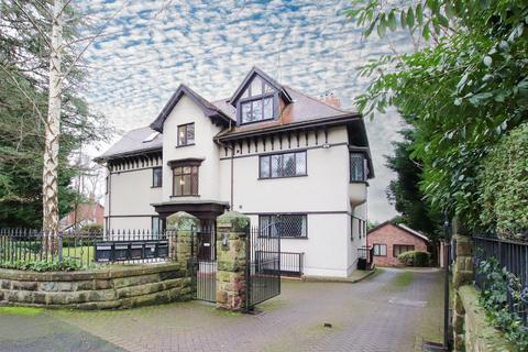 undefined, The Avenue, Hale