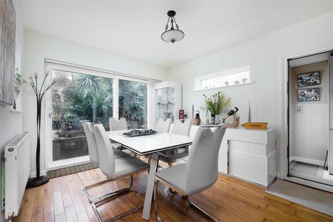 undefined, Tudor Close, London, NW7