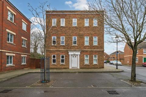 2 bedroom flat to rent, Knightsbridge Place,  Aylesbury,  HP19