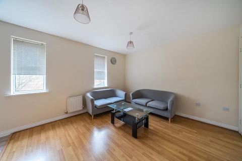 2 bedroom flat to rent, Knightsbridge Place,  Aylesbury,  HP19
