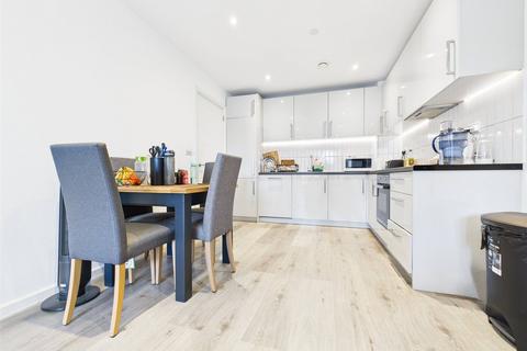 2 bedroom apartment to rent, High Street, Hampton Hill