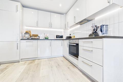 2 bedroom apartment to rent, High Street, Hampton Hill