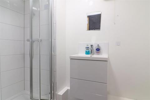 2 bedroom flat for sale, Tilers Close, Merstham