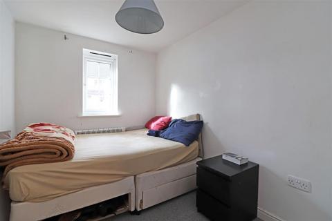 2 bedroom flat for sale, Tilers Close, Merstham