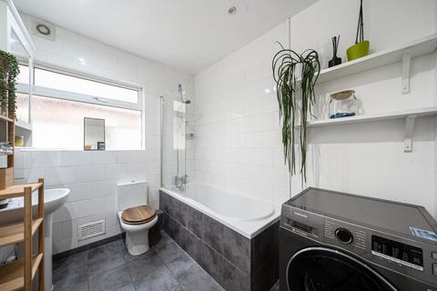 2 bedroom maisonette for sale, Bickley Street, Tooting, London, SW17