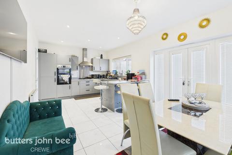 4 bedroom detached house for sale, Chaucer Road, Crewe