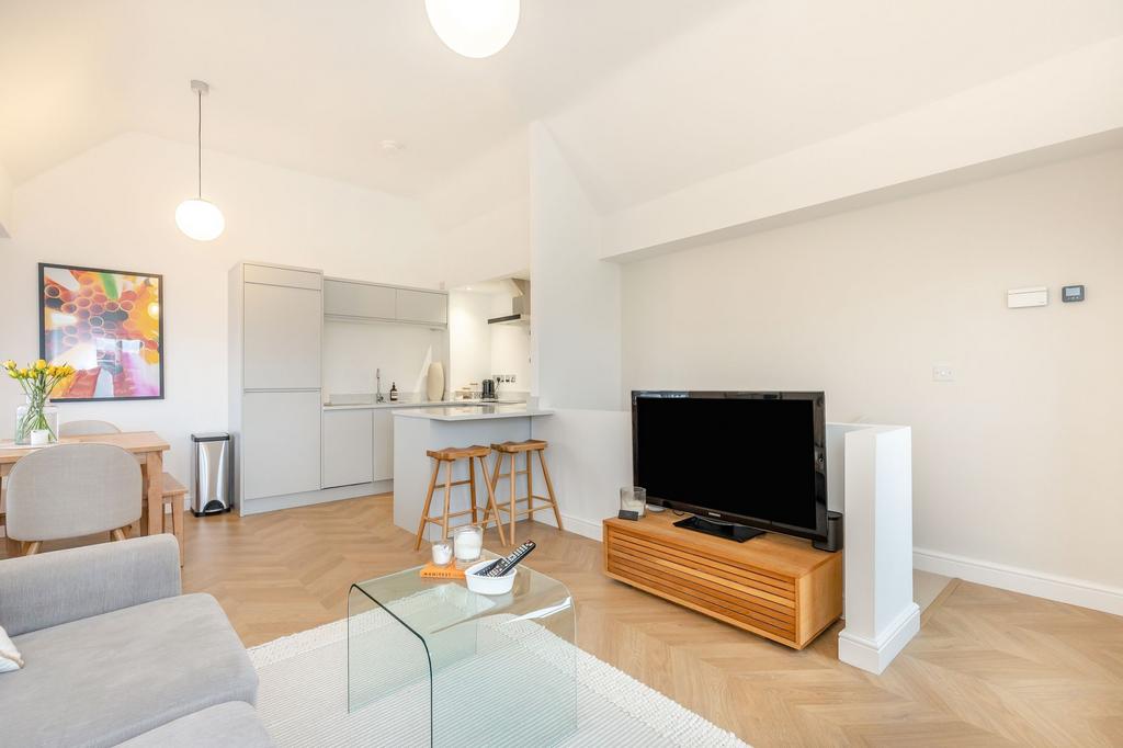 Kitchen/dining/living room