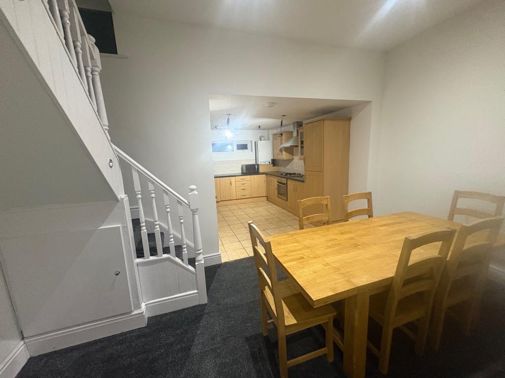 27 Calverley Street