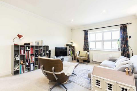 2 bedroom flat to rent, Knights Place, Twickenham TW2