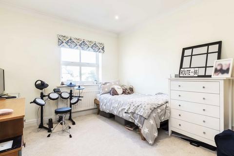 2 bedroom flat to rent, Knights Place, Twickenham TW2