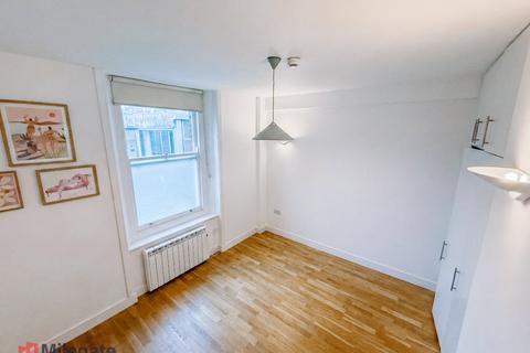 undefined, Gray's Inn Road, London WC1X