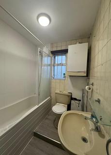 2 bedroom flat to rent, Hertford Road, Enfield