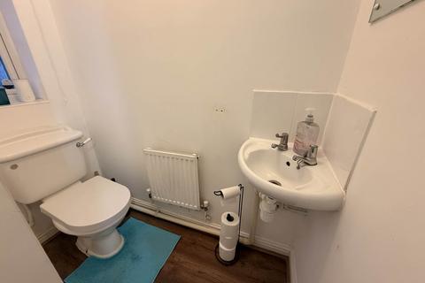 3 bedroom semi-detached house to rent, Easby Grove, Milton Keynes MK10