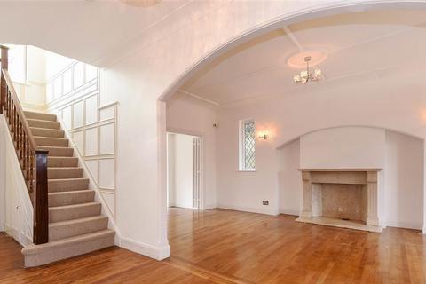 undefined, Oakleigh Avenue, London