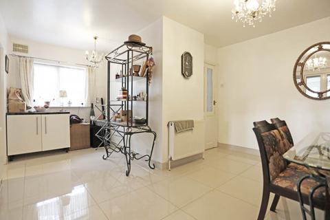 undefined, High Road, Chadwell Heath, Romford, RM6