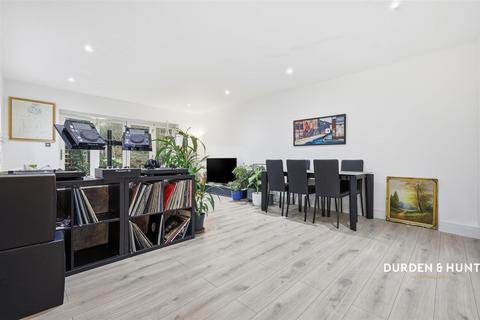 3 bedroom detached house for sale, Copthall Green, Waltham Abbey, EN9