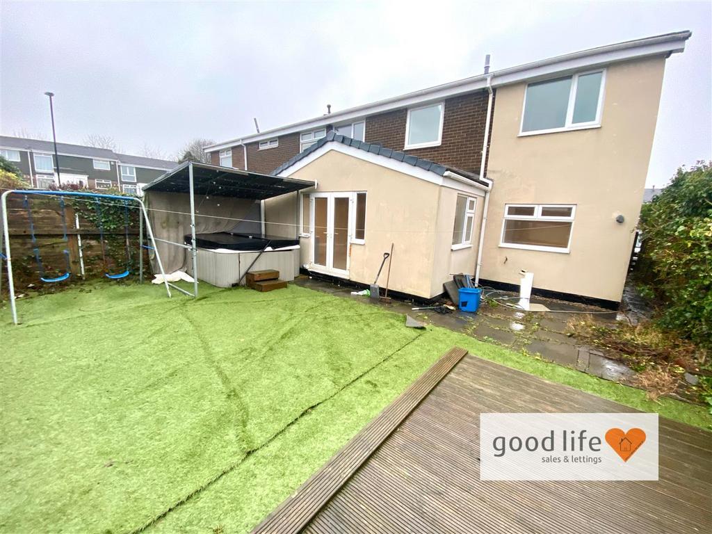 20260123 142501787 i OS16marcross.jpg