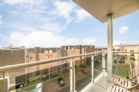 1 bedroom flat for sale, St. Georges Grove, London SW17