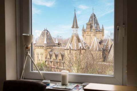 2 bedroom flat for sale, Fitzhugh Grove, London SW18