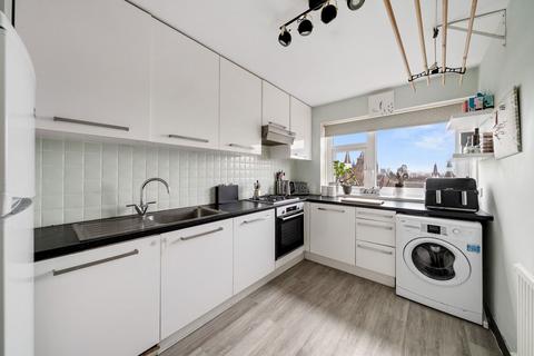 2 bedroom flat for sale, Fitzhugh Grove, London SW18