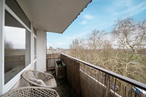 2 bedroom flat for sale, Fitzhugh Grove, London SW18