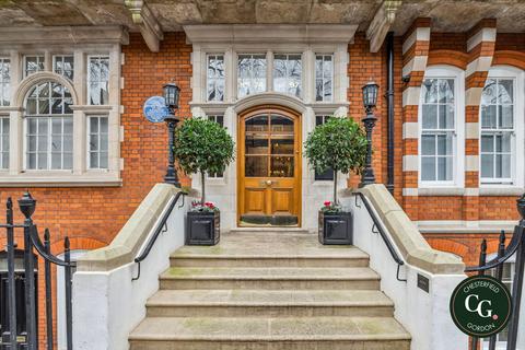 undefined, Bedford Avenue, London WC1B