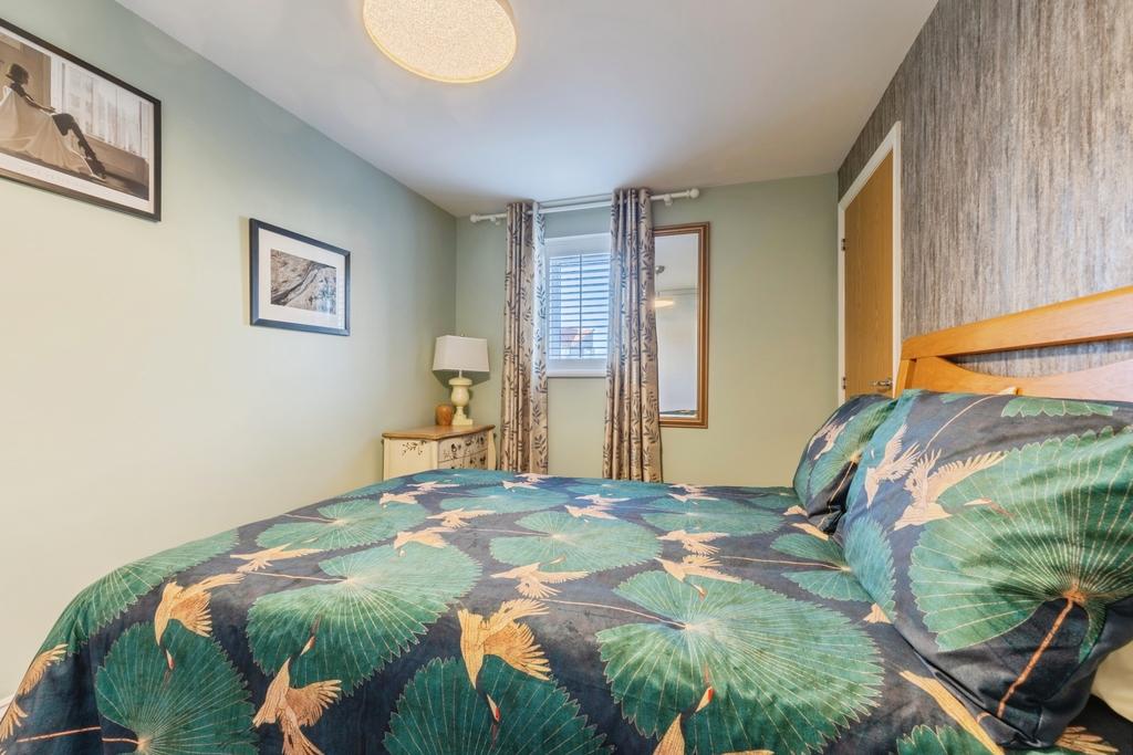 Bed 3 / Dining Room