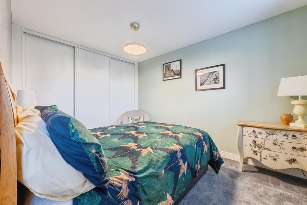 Bed 3 / Dining Room
