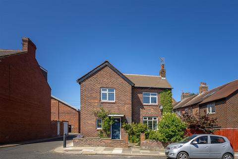 undefined, Matfen Place, Fenham, Newcastle upon Tyne