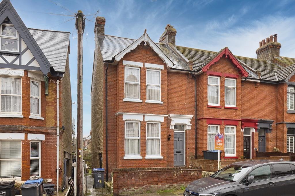 3 bedroom end of terrace house for sale