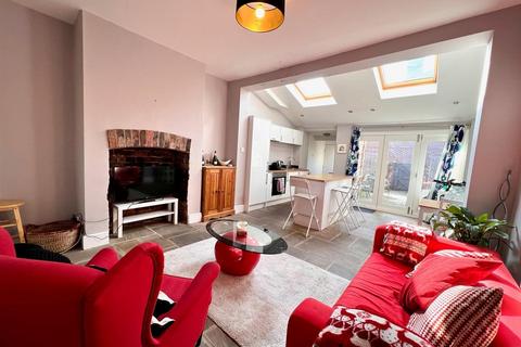 2 bedroom terraced house for sale, Darnborough Street, Clementhorpe, York