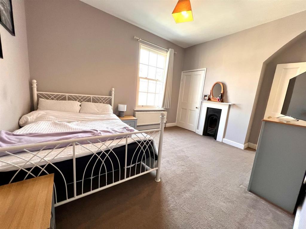 Bedroom 1.jpg