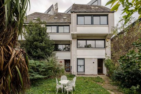 undefined, Ferry Street, Isle of Dogs, London, E14