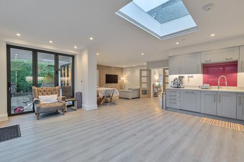 undefined, Surrey Gardens, Effingham Junction, KT24