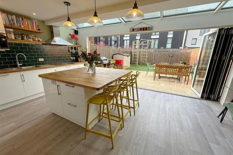 4 bedroom semi-detached house for sale, Gresley Close, Stratford-upon-Avon