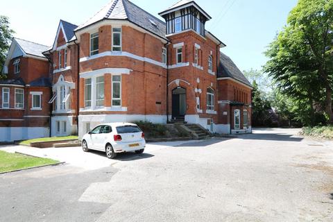 2 bedroom flat to rent, Manchester M19