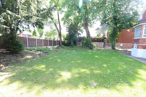 2 bedroom flat to rent, Manchester M19
