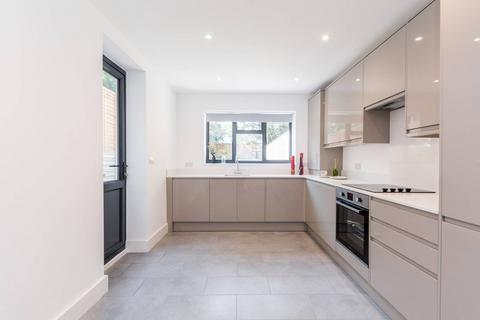 1 bedroom flat to rent, Wightman Road, Harringay, London, N4