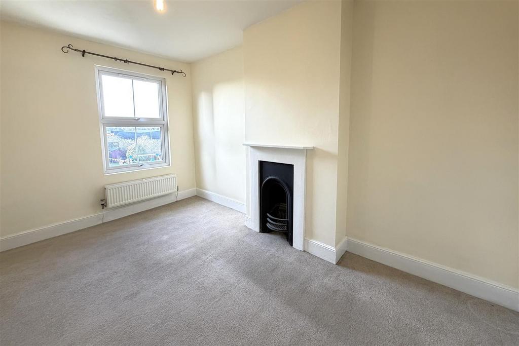 Bedroom 2.JPG