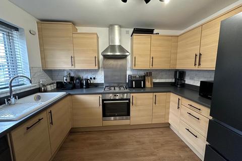 3 bedroom semi-detached house for sale, Buzzard Rise, Stowmarket IP14