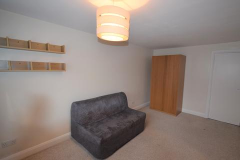 2 bedroom flat to rent, Hapgood Close, Greenford UB6