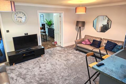 4 bedroom terraced house to rent, Burnham Gardens, Hounslow TW4