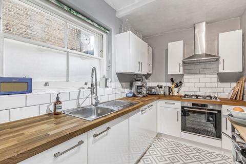 2 bedroom flat for sale, Loughborough Road, London SW9