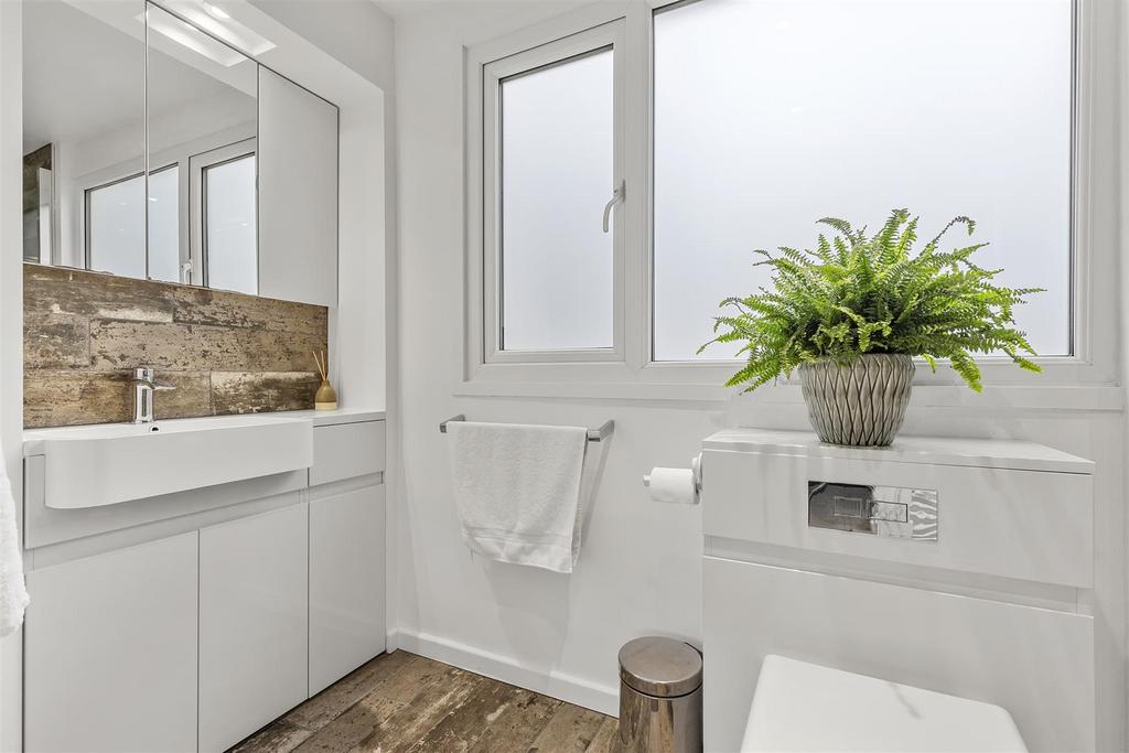 En Suite 2.jpg