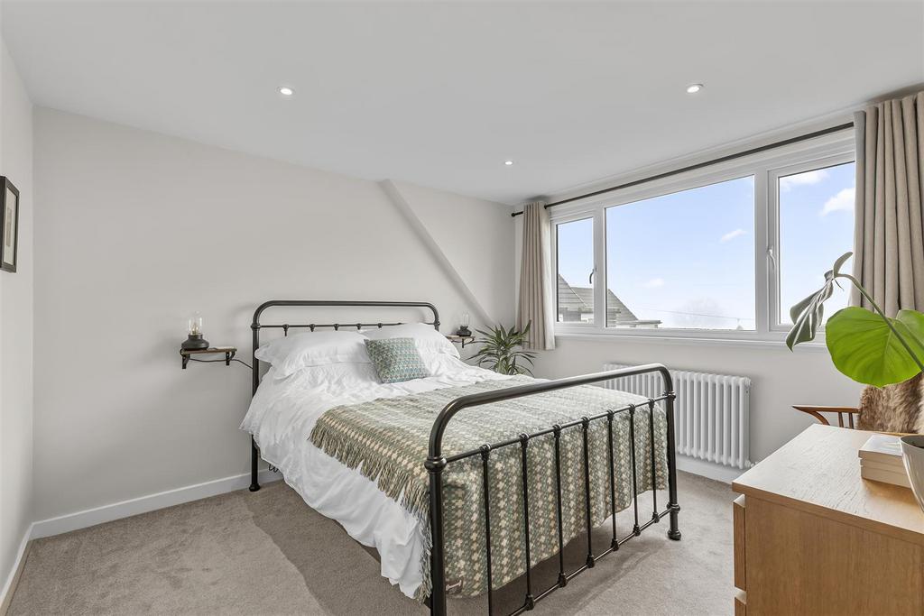Bed 2.jpg