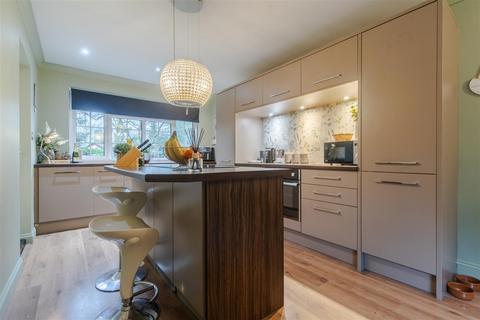 3 bedroom detached bungalow for sale, Lakeside Drive, Scunthorpe