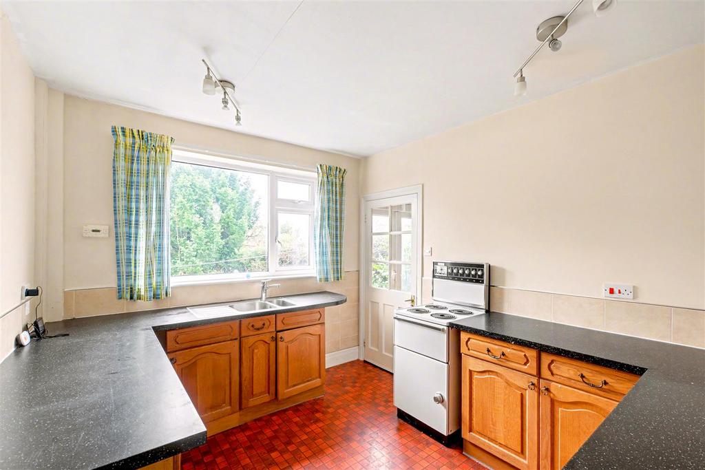 Kitchen 2.jpeg