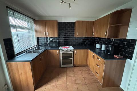 3 bedroom terraced house to rent, Baildon Chase, West Yorkshire LS14