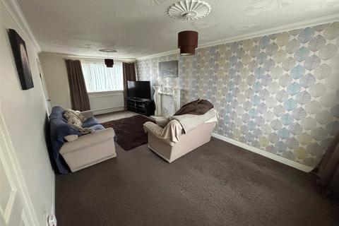 3 bedroom terraced house to rent, Baildon Chase, West Yorkshire LS14
