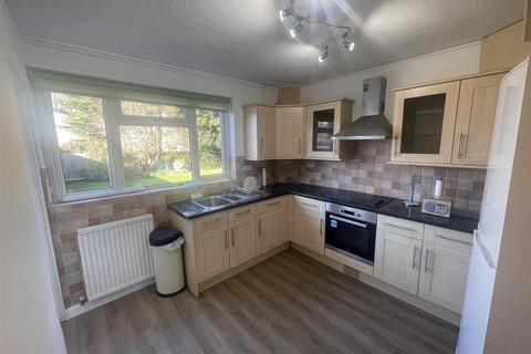 3 bedroom flat to rent, Newly decorated spacious 3 bedroom ground floor apartment - Stonegrove Edgware HA8